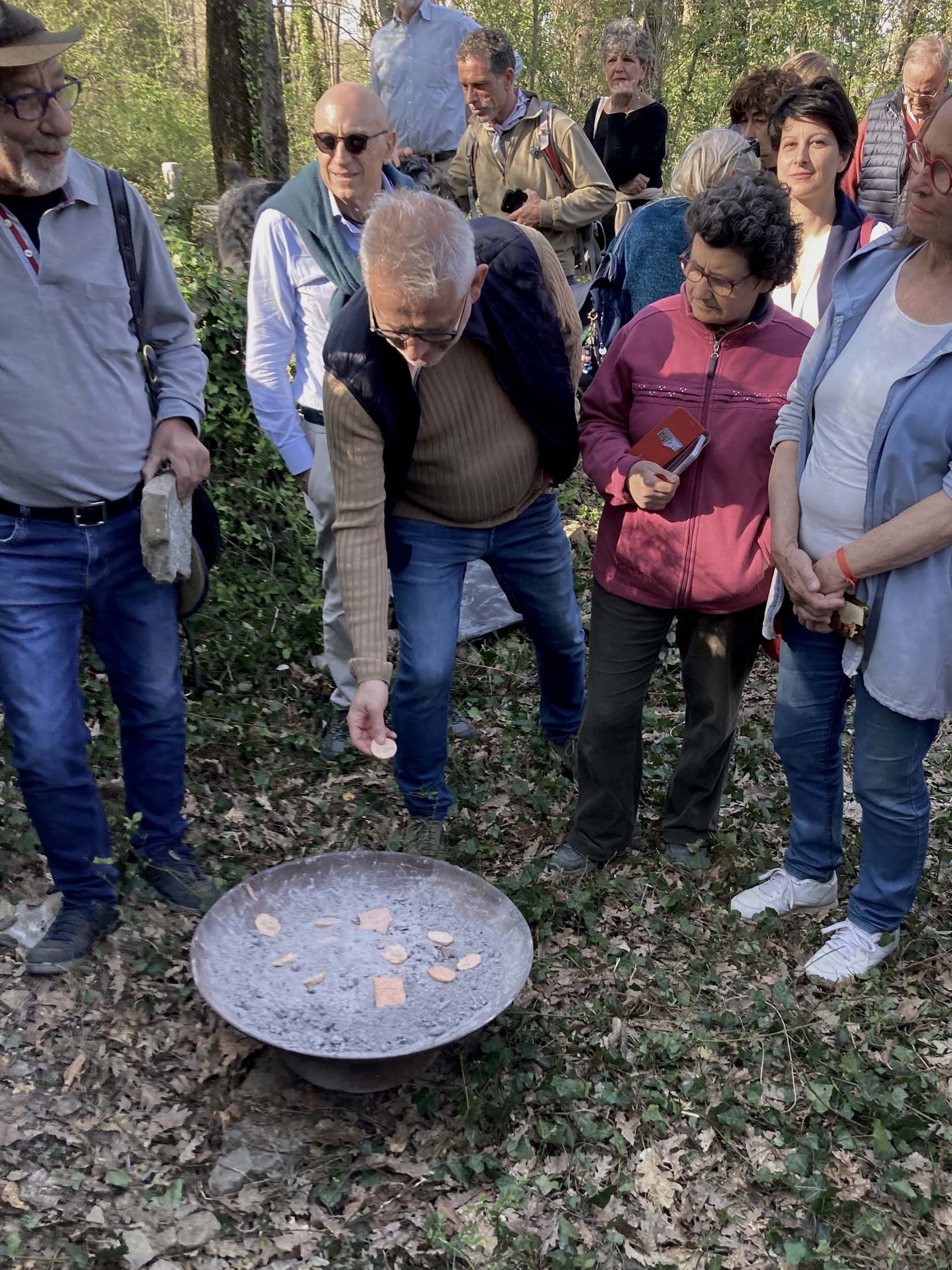 Cavaneo tra la vegetazione